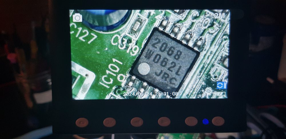 Composant CMS observé au microscope
